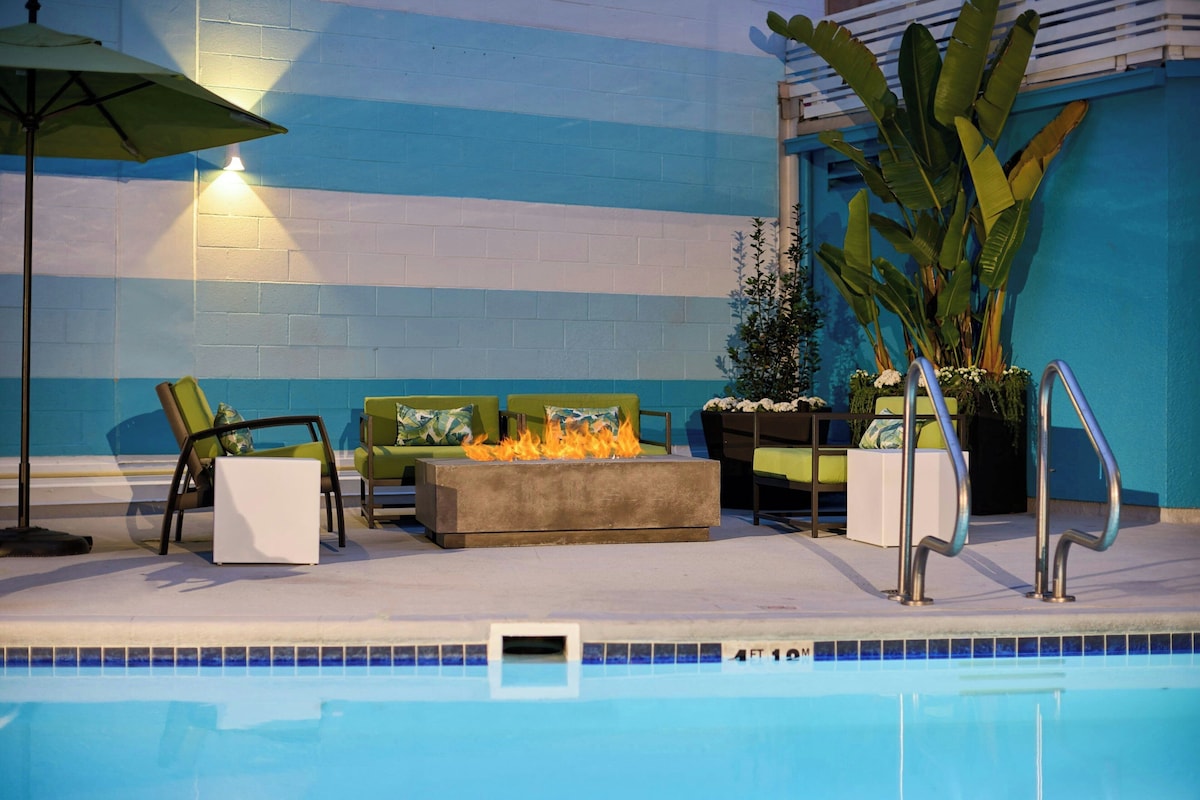 Executive Suite Renaissance Los Angeles image 7