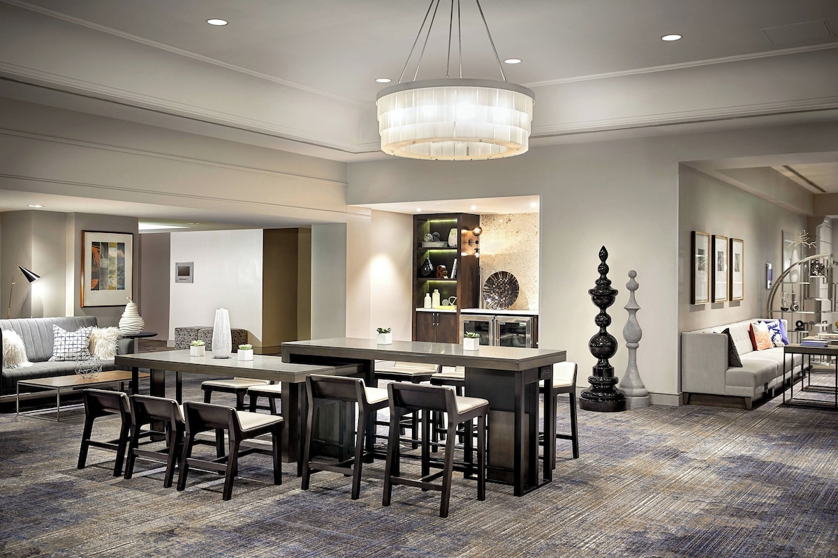 Executive Suite Renaissance Los Angeles image 9