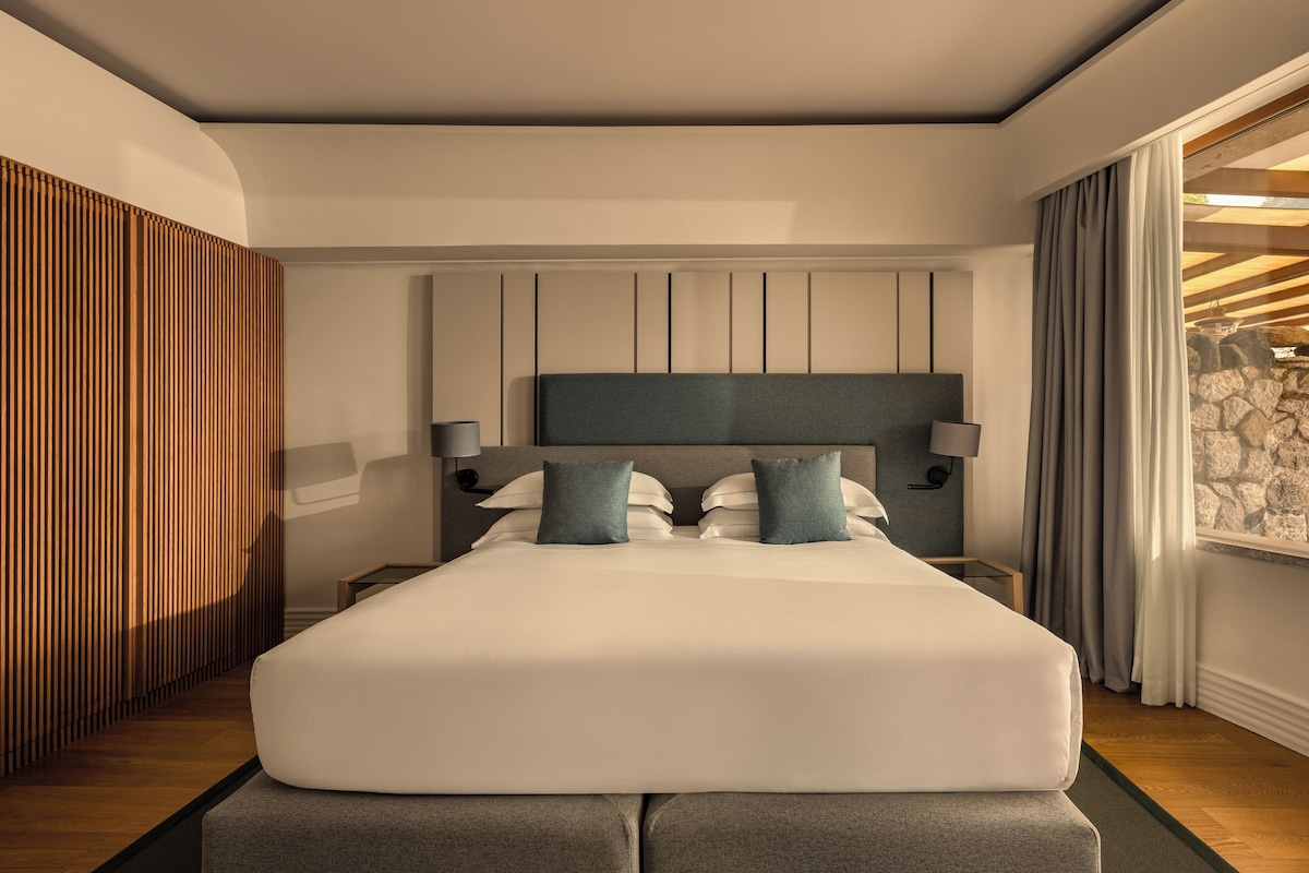 Atlantis Bay (Deluxe Room, Sea View) image 2
