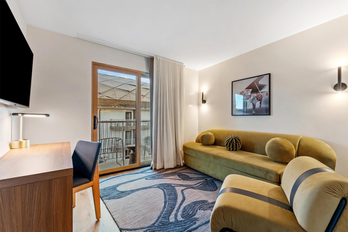 Basic Room The Anthem Los Angeles Stadium image 1