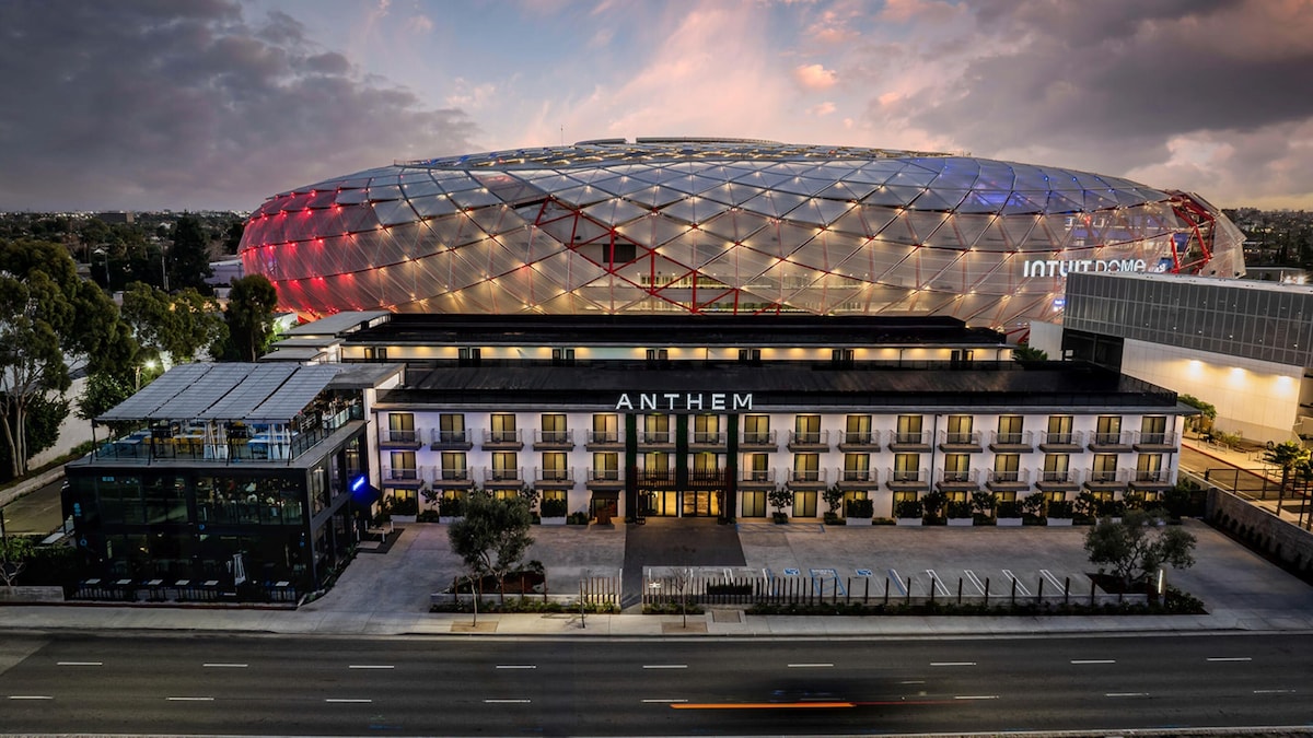 Basic Room The Anthem Los Angeles Stadium image 9