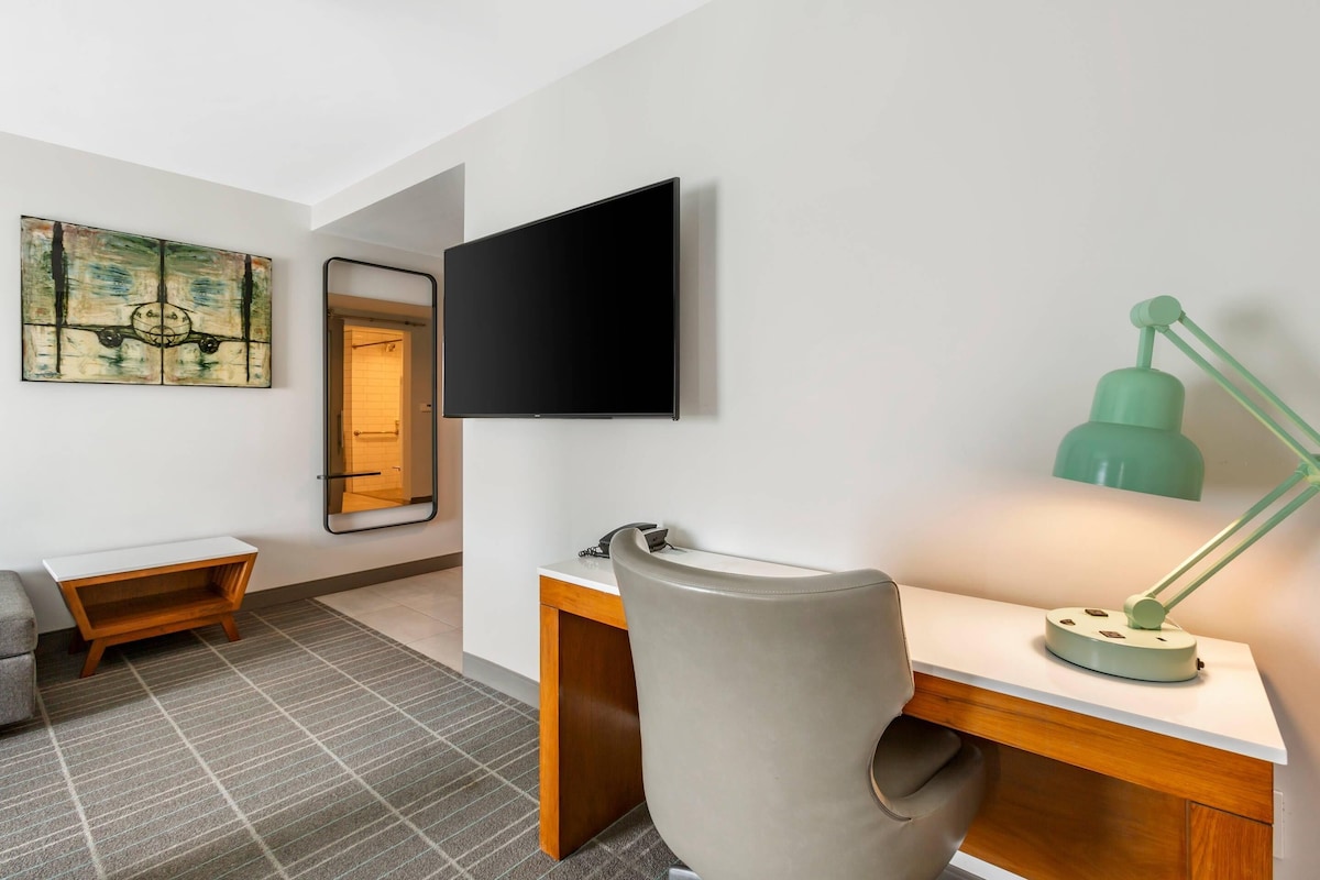 Accessible Suit Cambria Hotel LAX image 1