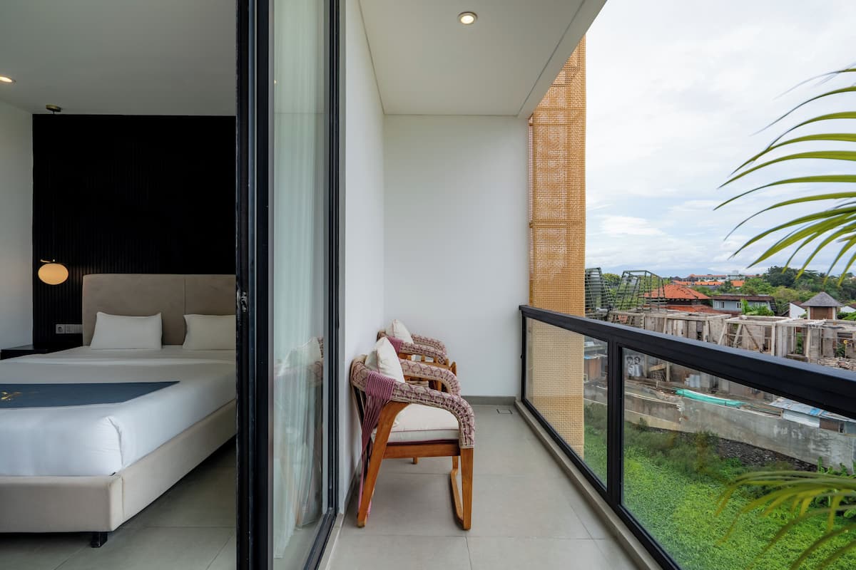 Classic Suite balcony Sunny Apart 1 by Betterplace image 5