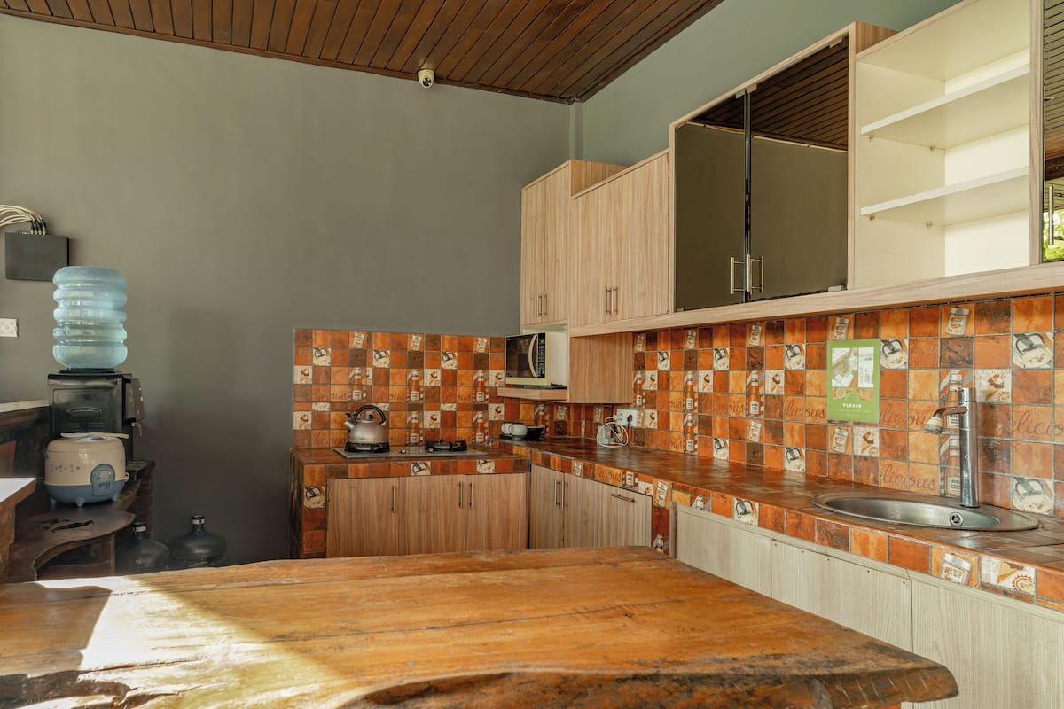 Deluxe Double Room, Pool View, Vande Guest House
 image 1