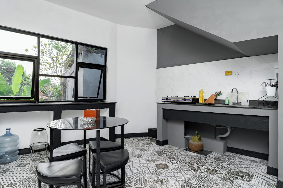 Deluxe Double Room, Pool View, Vande Guest House
 image 2