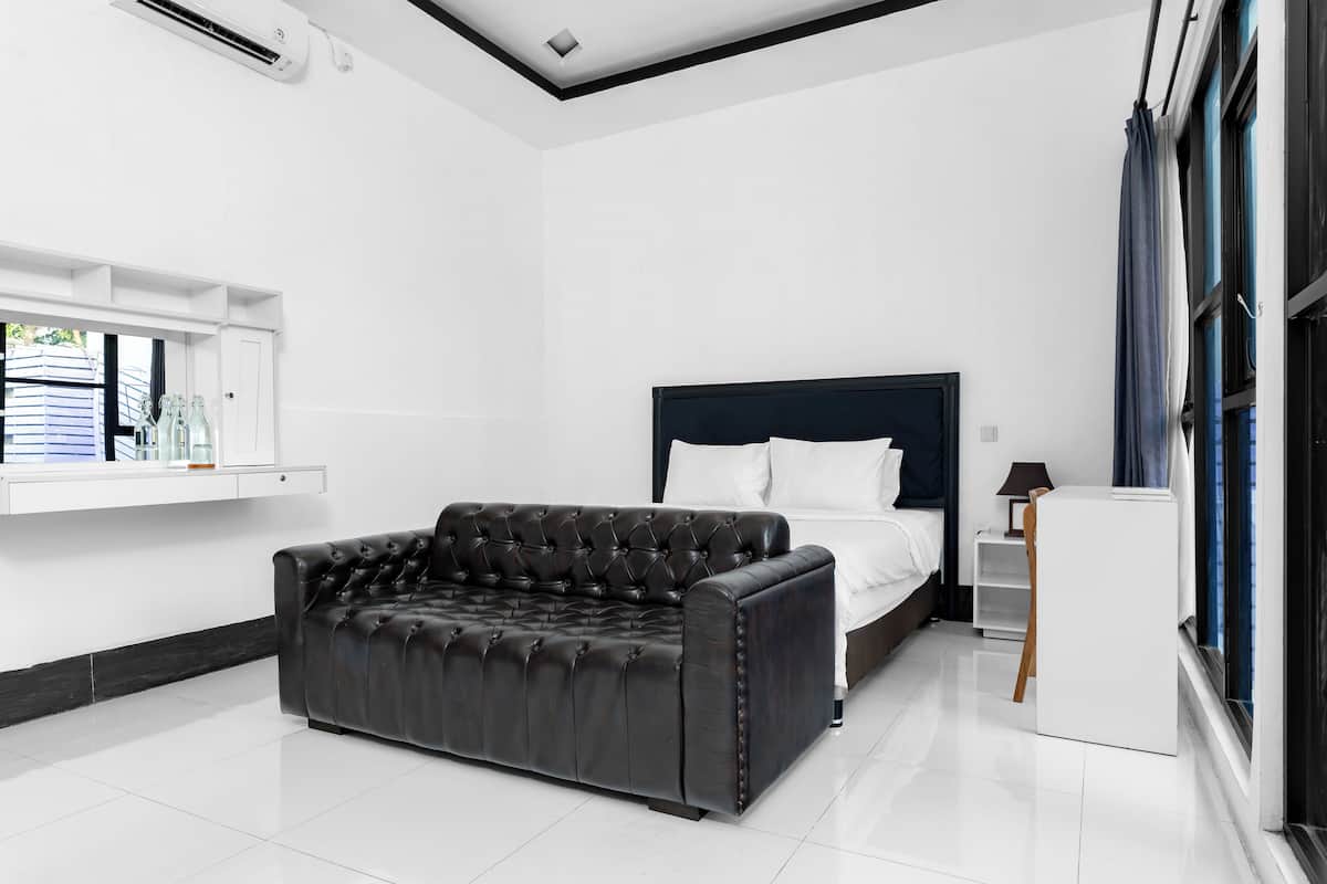 Deluxe Double Room, Pool View, Vande Guest House
 image 9