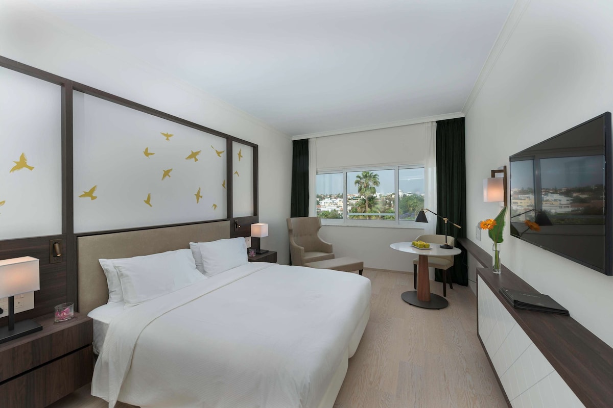 Hilton Nicosia (King Guest Room) image 3