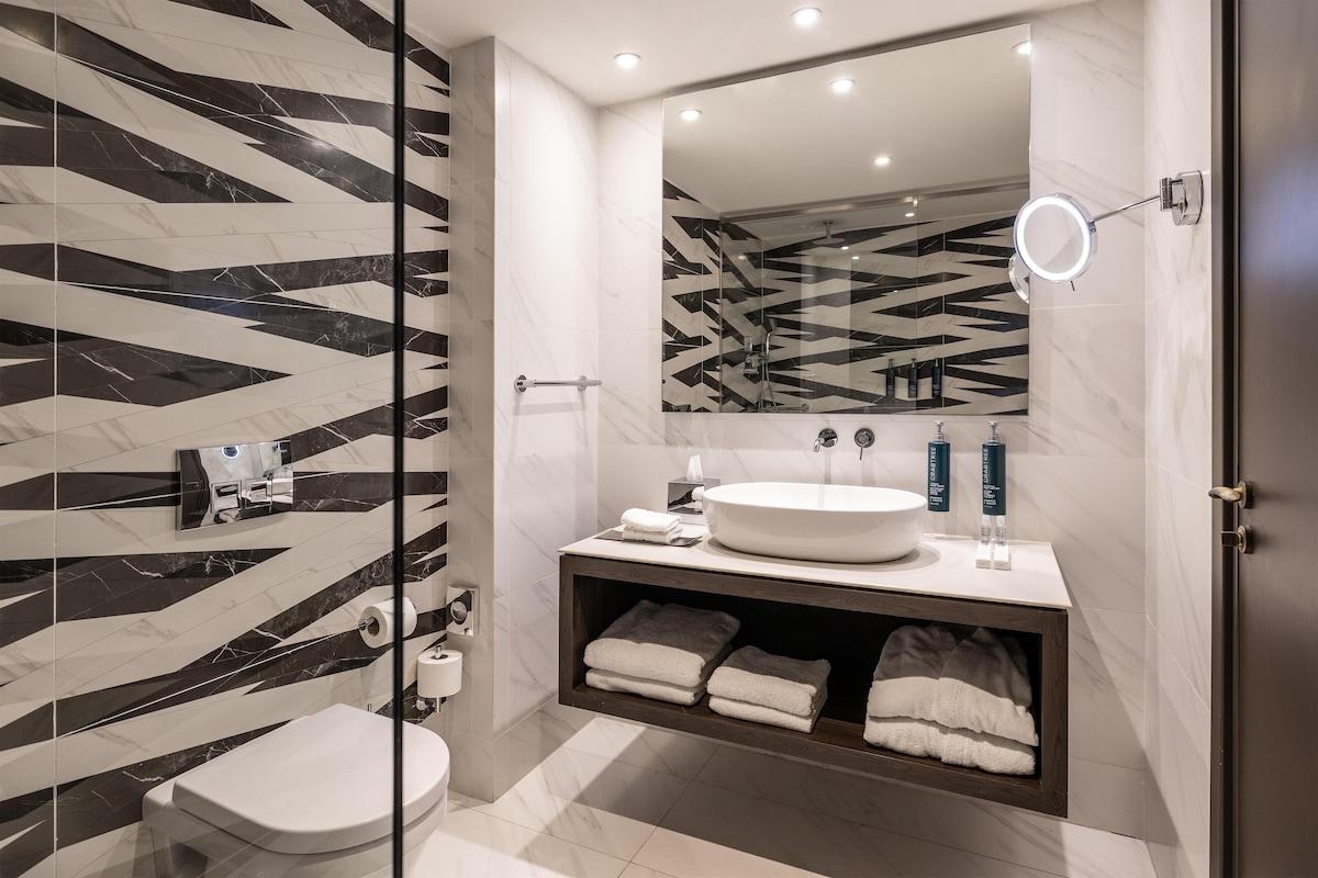 Hilton Nicosia (King Guest Room) image 7