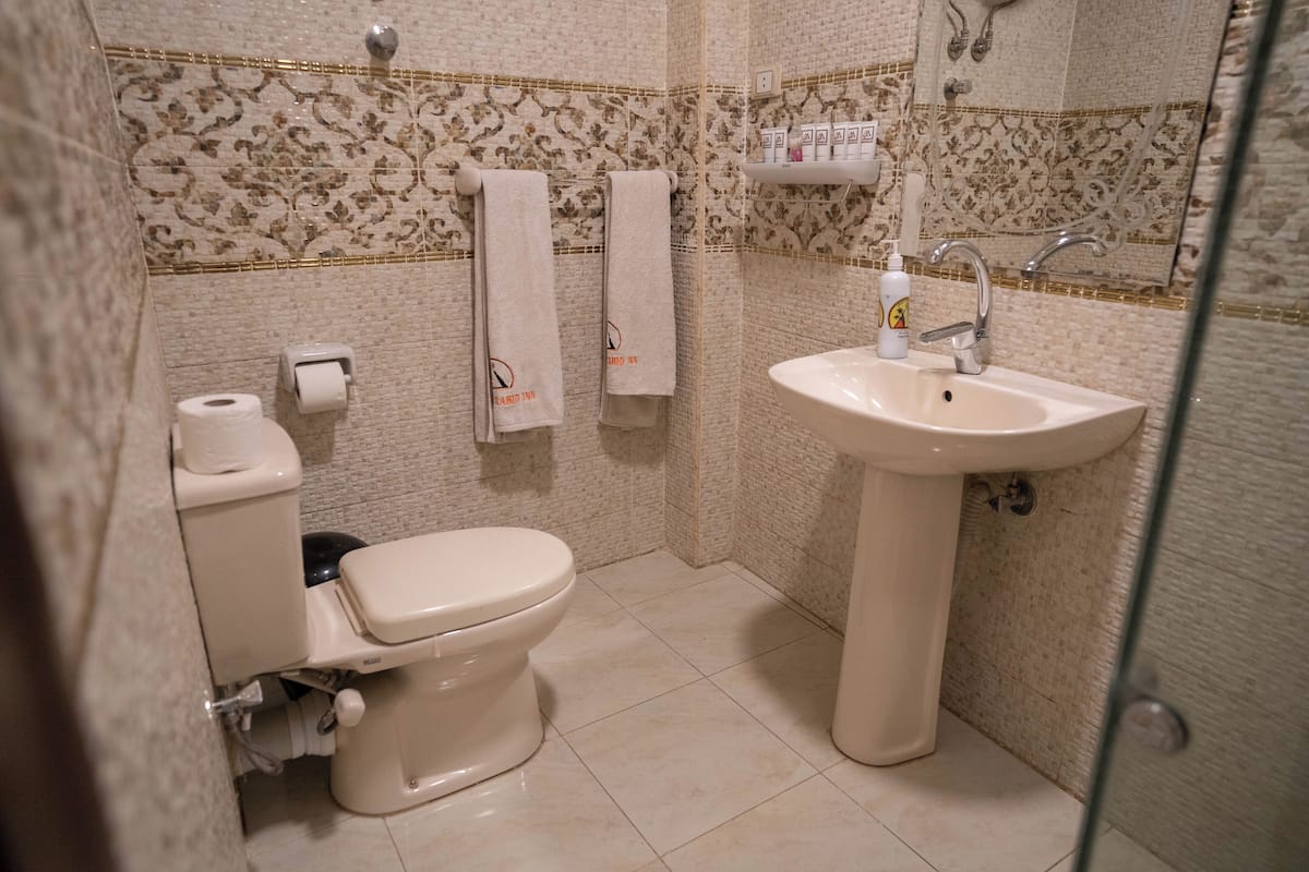 Great Pyramid Inn
 image 3