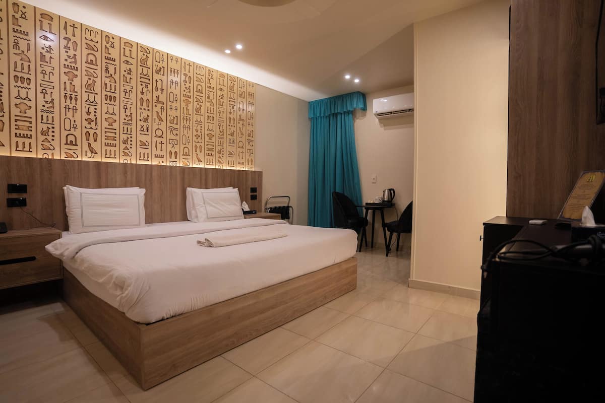Great Pyramid Inn
 image 6