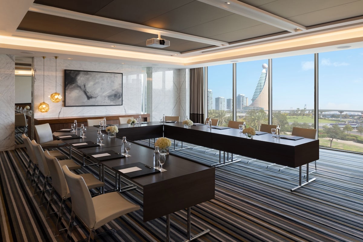 Sheraton Grand Hotel (Deluxe Room) image 5