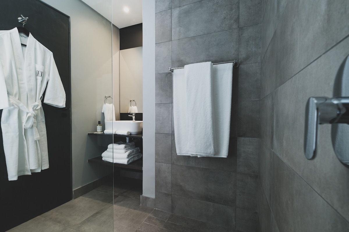 The Catalyst Apartment Hotel (Deluxe Room) image 6