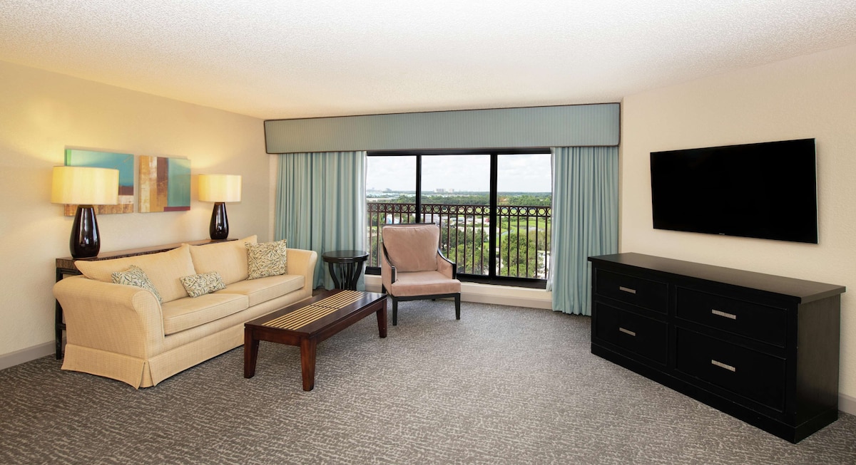 King Room DoubleTree by Hilton Orlando Theme Park  image 3