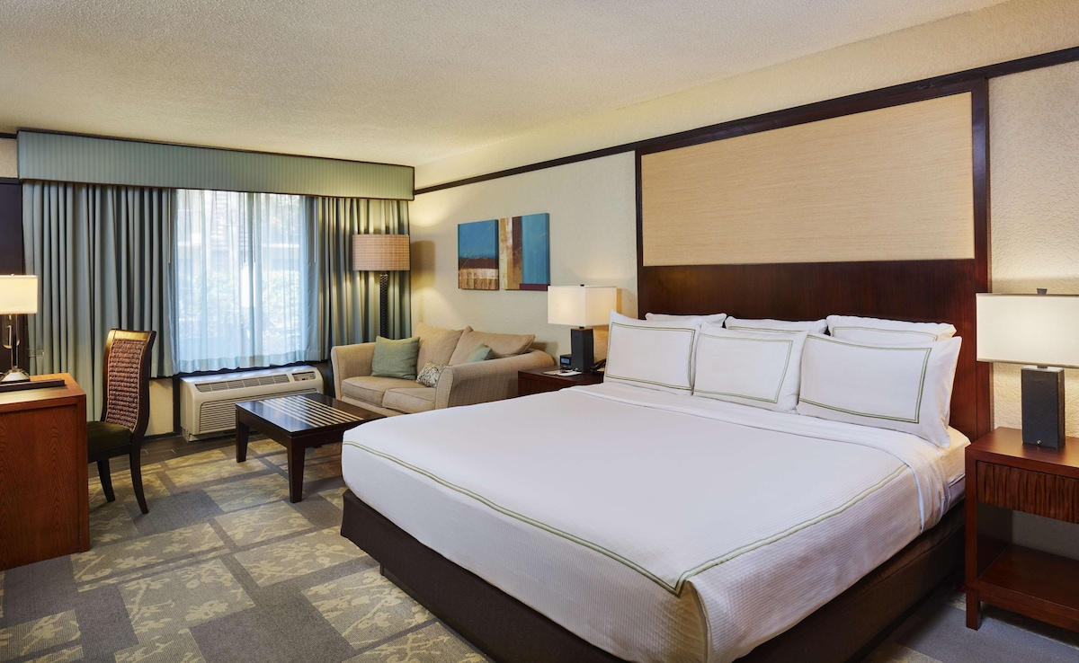 King Room DoubleTree by Hilton Orlando Theme Park  image 4
