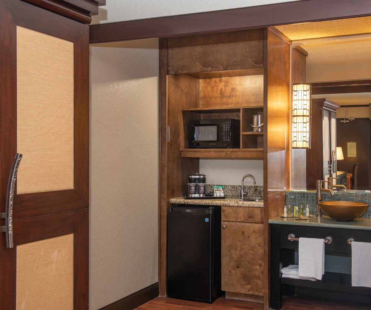 King Room DoubleTree by Hilton Orlando Theme Park  image 7