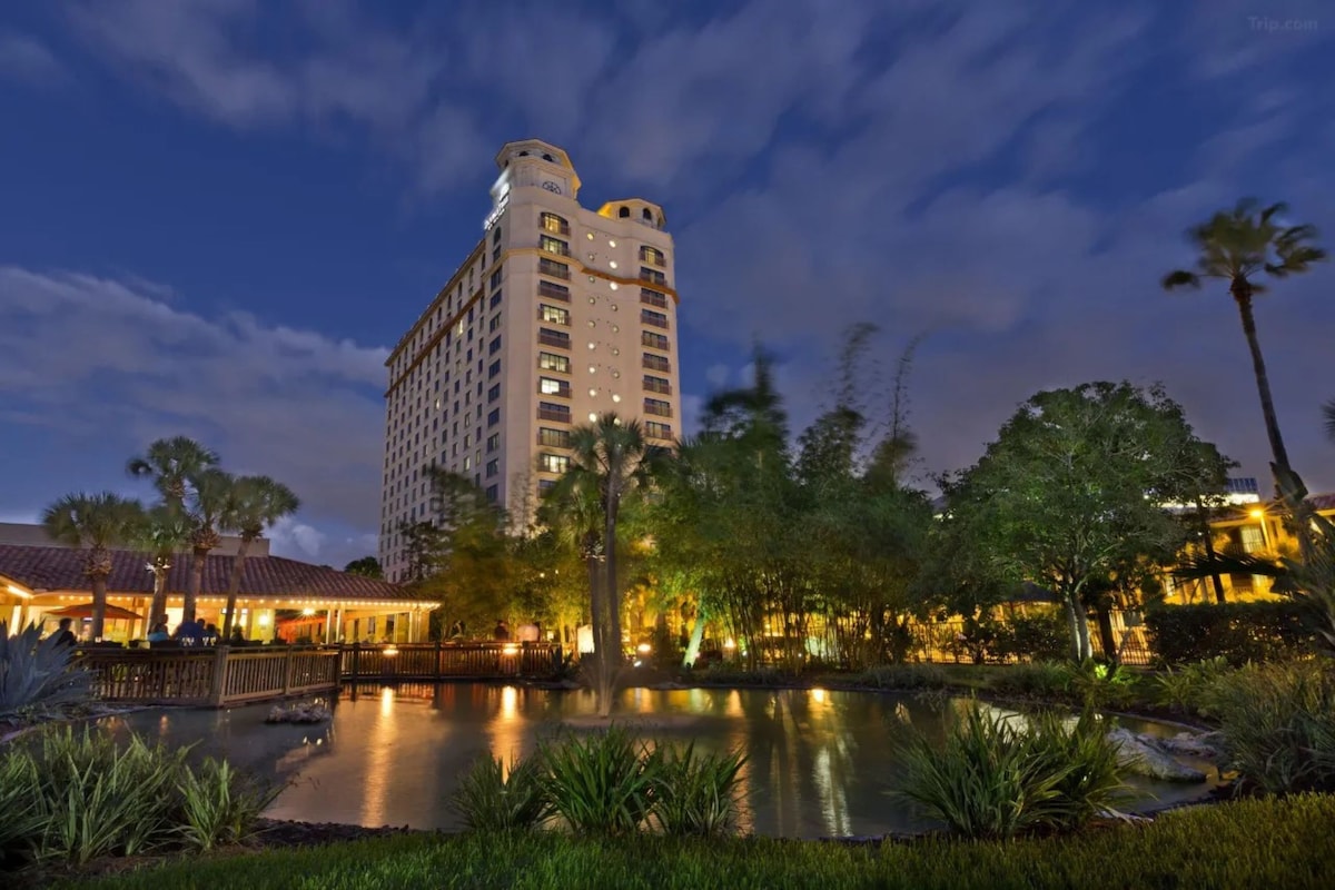King Room DoubleTree by Hilton Orlando Theme Park  image 10
