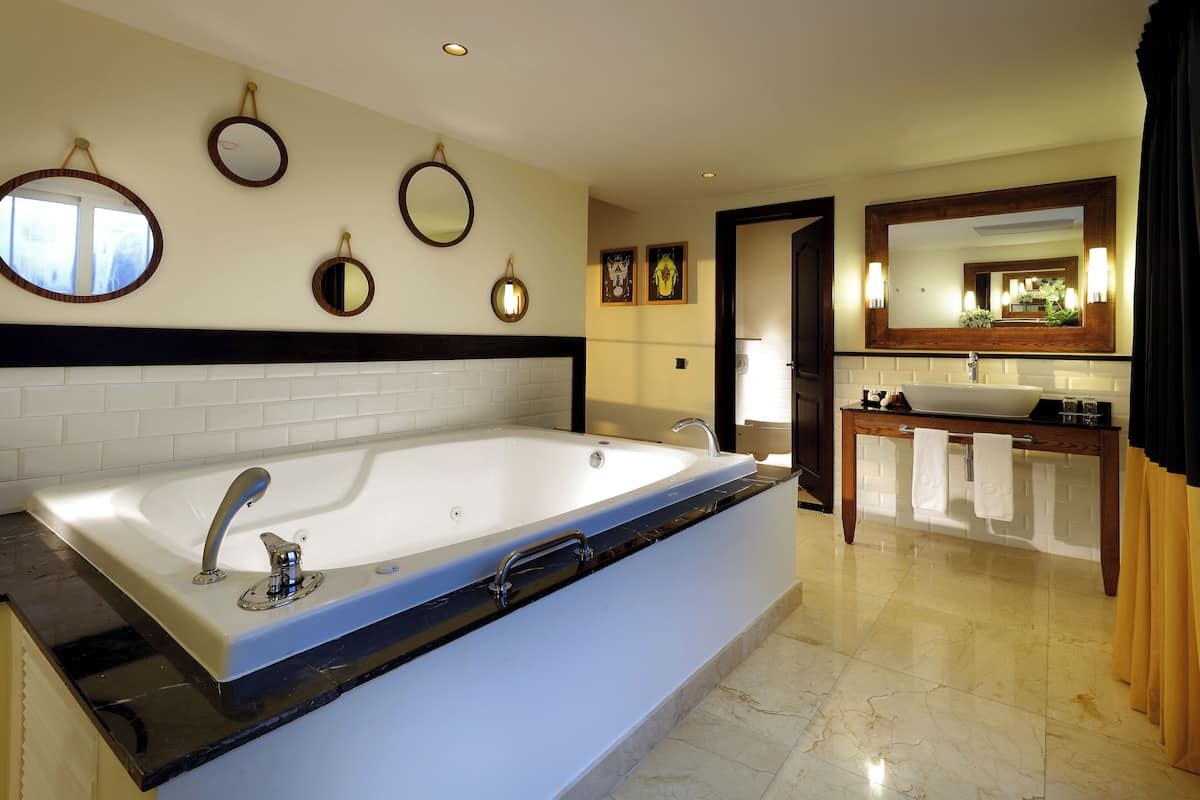 Grand Palladium Lady Hamilton Resort -  Bungalow image 1