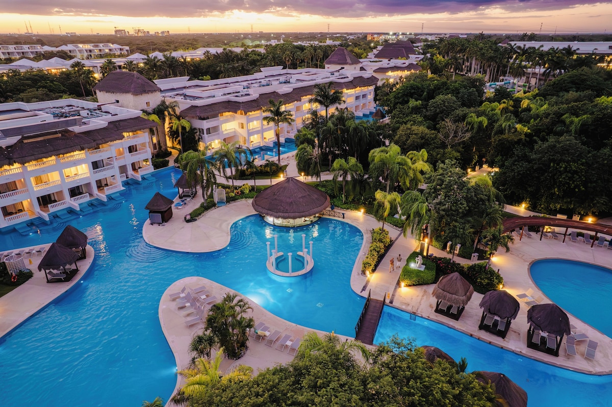 Grand Riviera Princess (Laguna Villa Suite) image 1