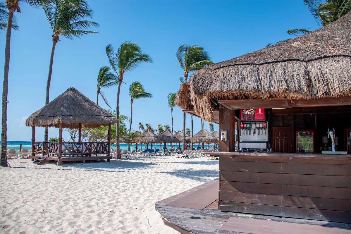 Grand Riviera Princess (Laguna Villa Suite) image 8