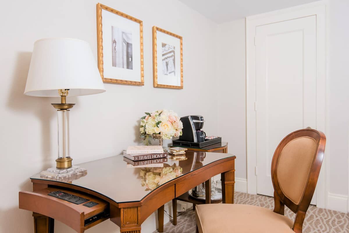Warwick Melrose Dallas, 1 King Bed
 image 4