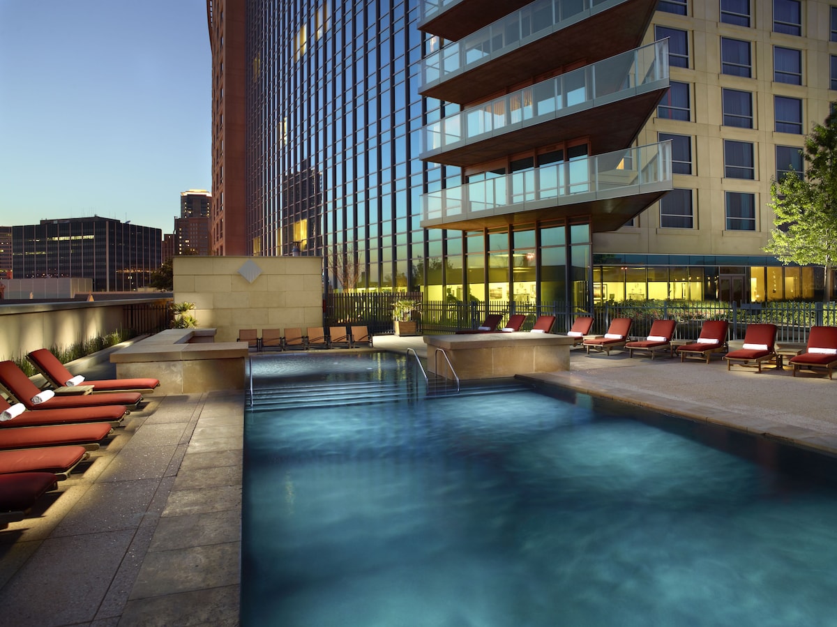 Omni Fort Worth Hotel, 2 Queen Beds
 image 1