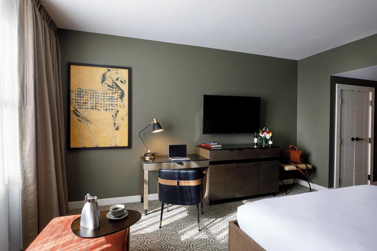 Hotel Vin, 1 King Bed image 7